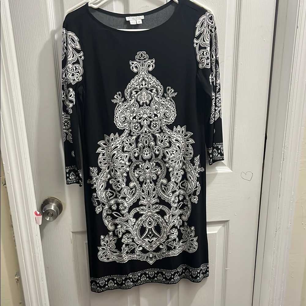 London Times Black and White Sheath Dress with 3/4 Cuffed Sleeves for Cocktail